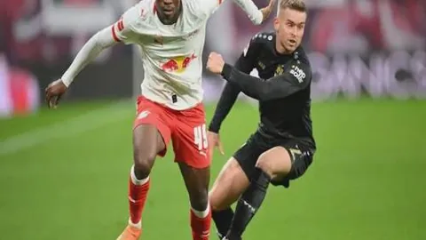 “校园足球风云：努诺与弗兰克争锋下课宝座，今晚巅峰对决一触即发！”